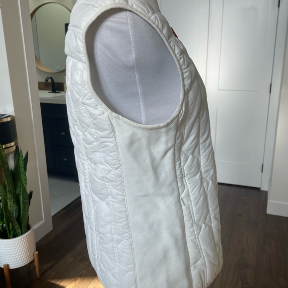 Hunter Quilted White Vest size Medium EUC - Picture 3 of 10